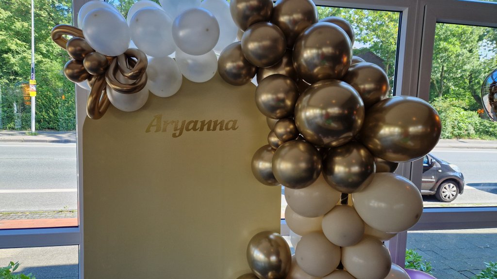 Ballonnendecoratie met achtergrond foto